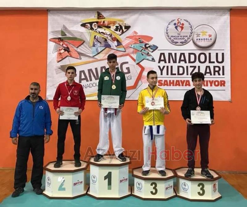 Akyazılı Karatecilerden 3 altın 1 bronz madalya