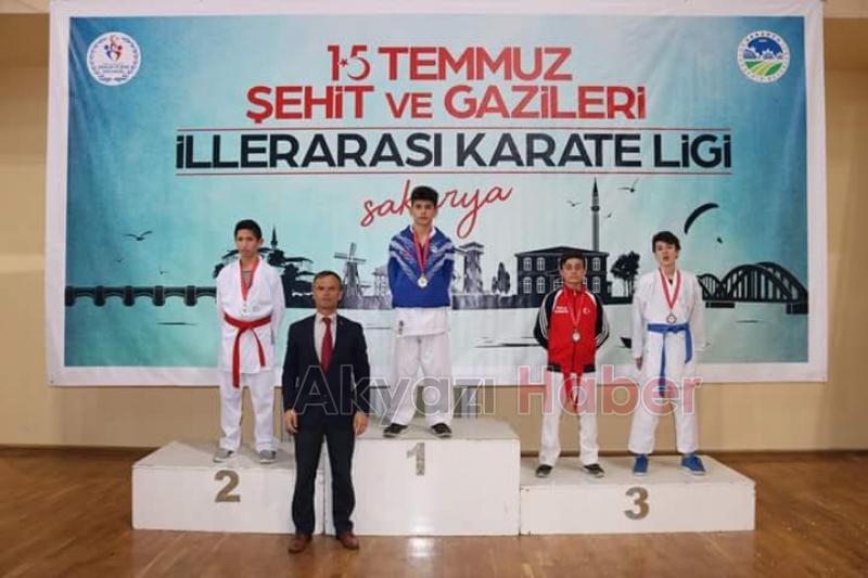   Akyazılı Karatecilerden 6 Birincilik