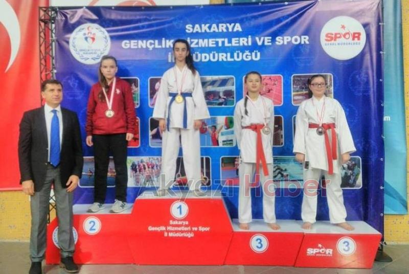 Akyazılı Karatecilerden 7 Altın 5 Gümüş 10 Bronz Madalya