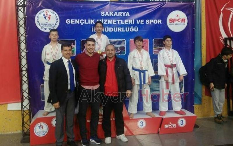 Akyazılı Karatecilerden 7 Altın 5 Gümüş 10 Bronz Madalya