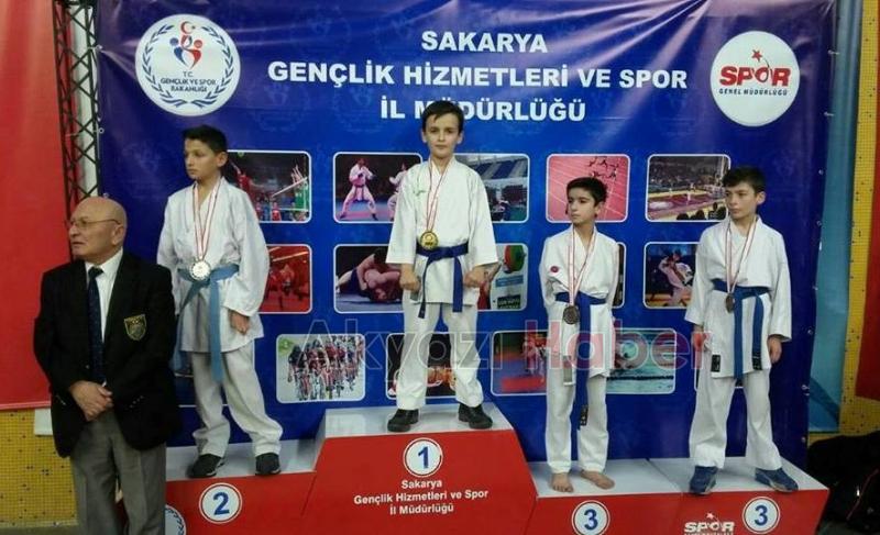 Akyazılı Karatecilerden 7 Altın 5 Gümüş 10 Bronz Madalya