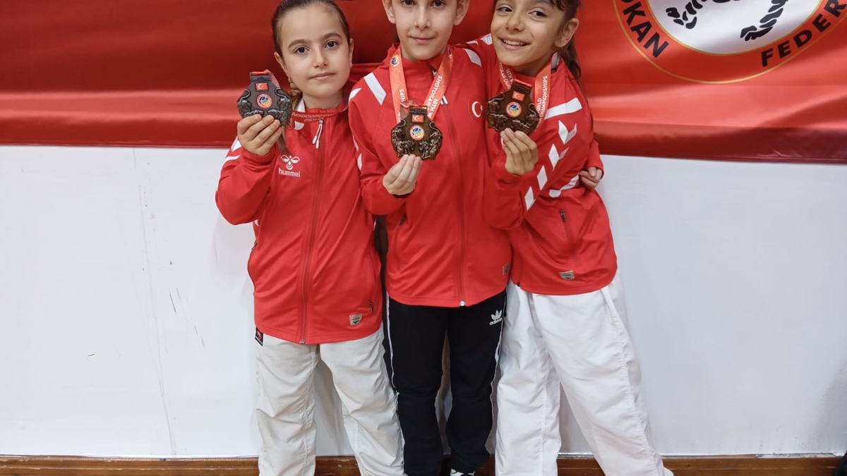 Akyazılı Karatecilerden Hafta Sonu Madalya Yağmuru