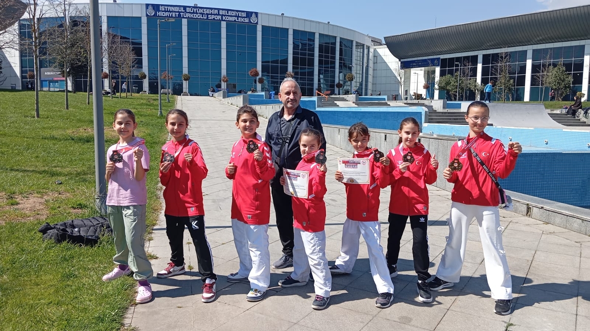 Akyazılı Karatecilerden Hafta Sonu Madalya Yağmuru