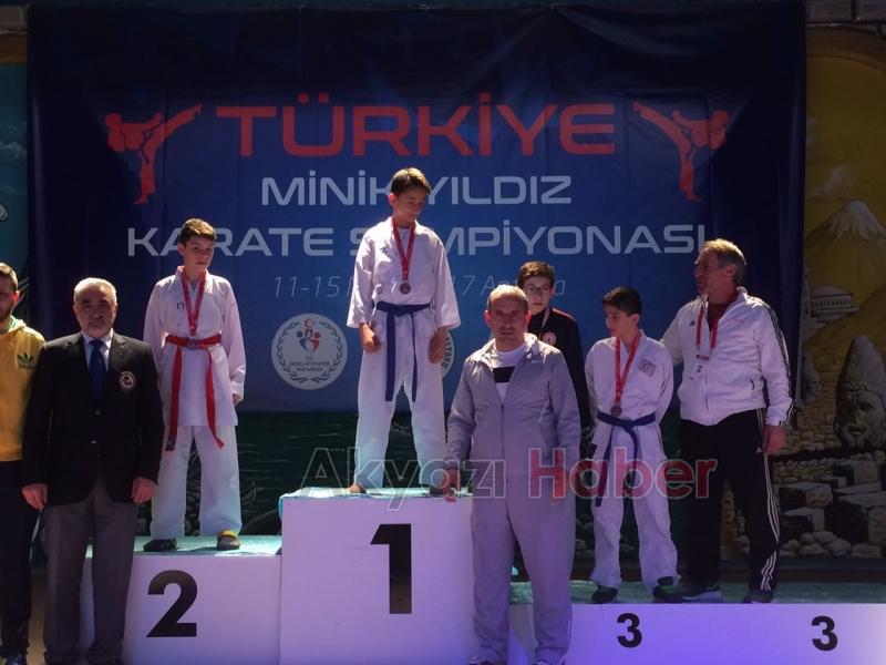 Akyazılı Karatecilerden İlk Altın Madalya Geldi