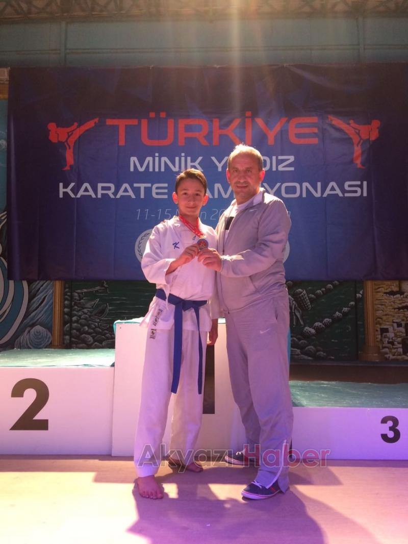 Akyazılı Karatecilerden İlk Altın Madalya Geldi