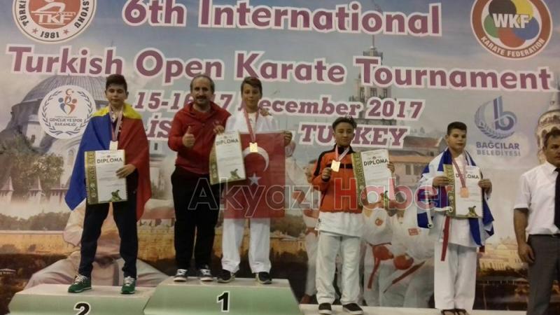 Akyazılı Karatecilerden Madalya Yağmuru