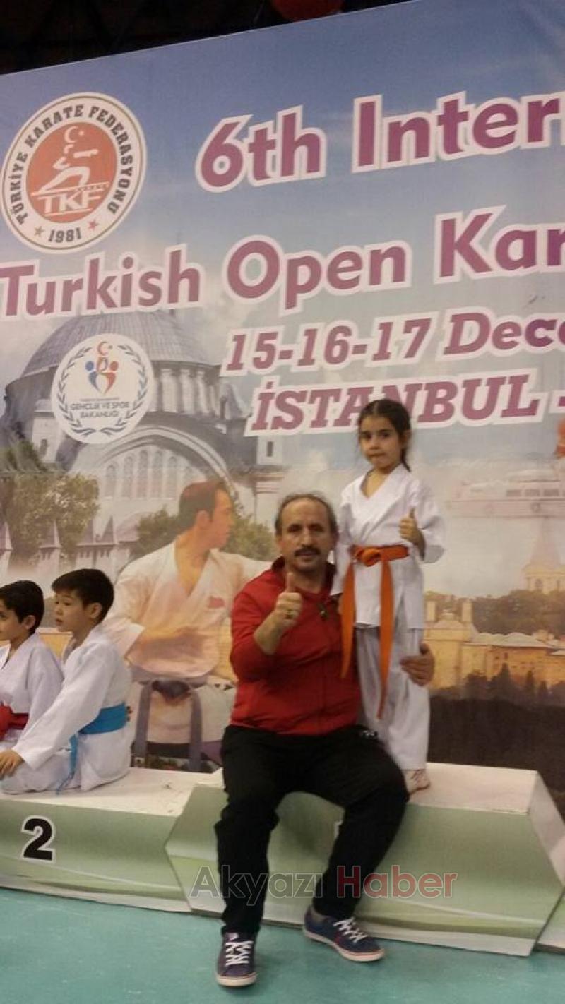 Akyazılı Karatecilerden Madalya Yağmuru