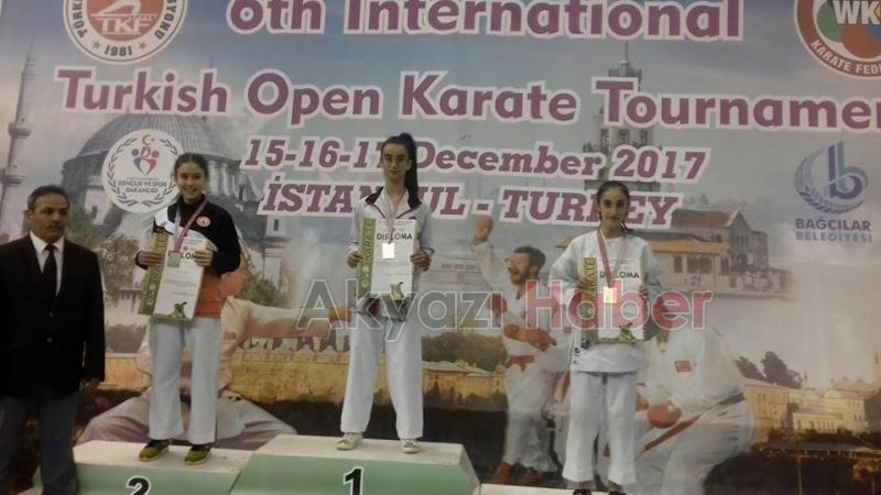 Akyazılı Karatecilerden Madalya Yağmuru