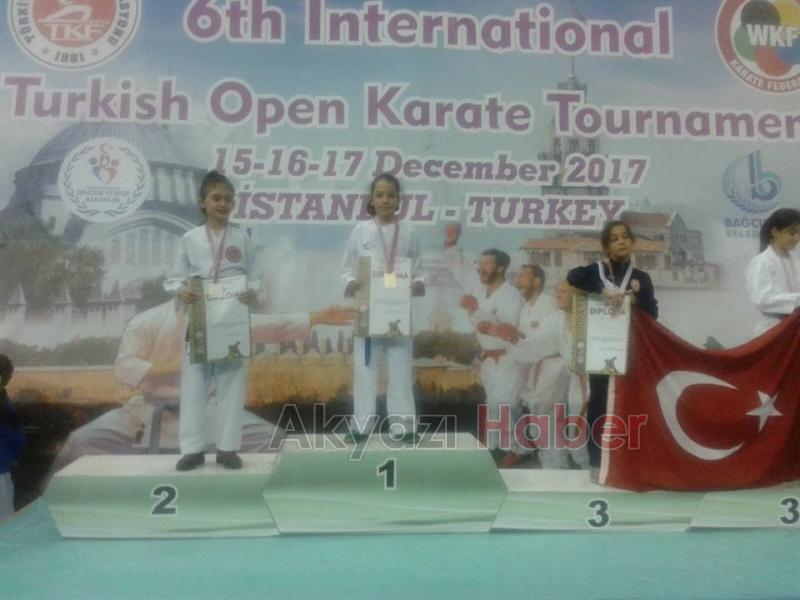 Akyazılı Karatecilerden Madalya Yağmuru