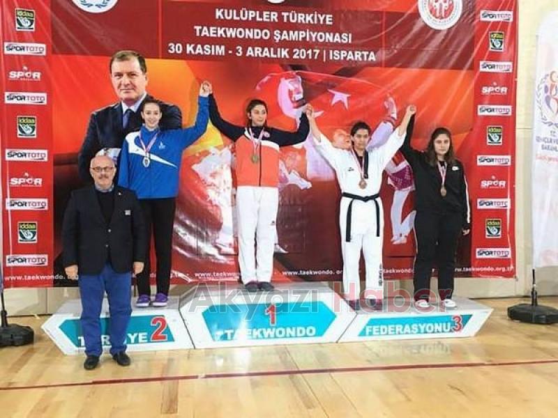 Akyazılı Kübra Sağlam Türkiye Üçüncüsü Oldu