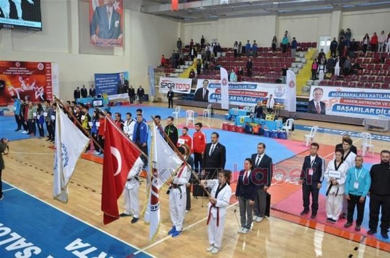 Akyazılı Kübra Sağlam Türkiye Üçüncüsü Oldu