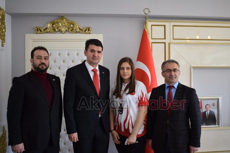  Akyazılı Milli Tekvandocu Kübra Sağlam dan Kalaylı ya Ziyaret