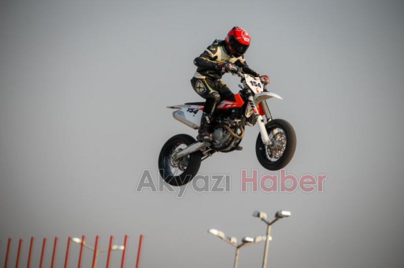 Akyazılı motosikletçiden büyük başarı