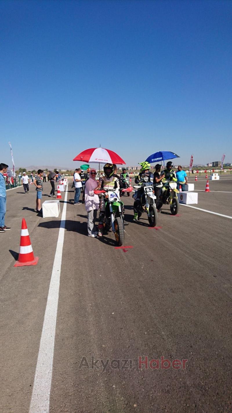  Akyazılı Motosikletçiler Afyon’dan Kupasız Dönmedi