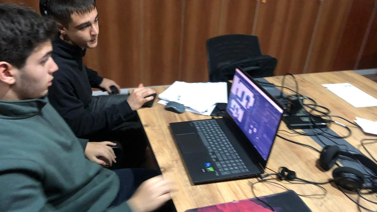 Akyazılı öğrencilerden büyük başarı