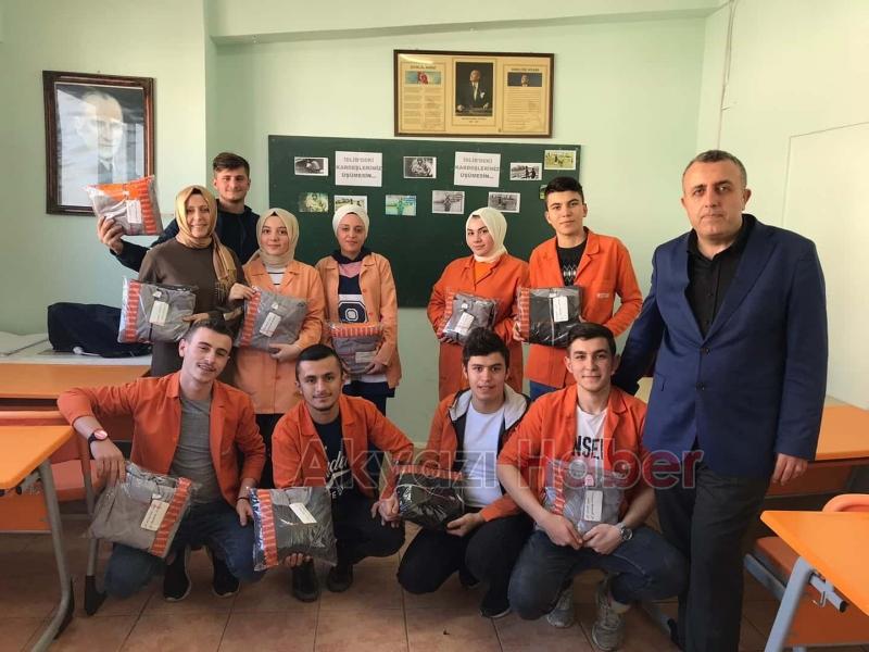 Akyazılı öğrencilerden İDLİBe anlamlı yardım