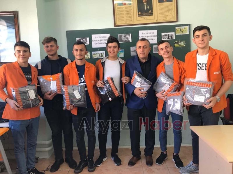 Akyazılı öğrencilerden İDLİBe anlamlı yardım