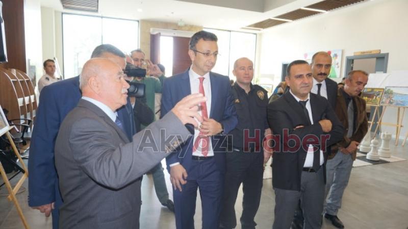 Akyazılı ressamın sergisi açıldı
