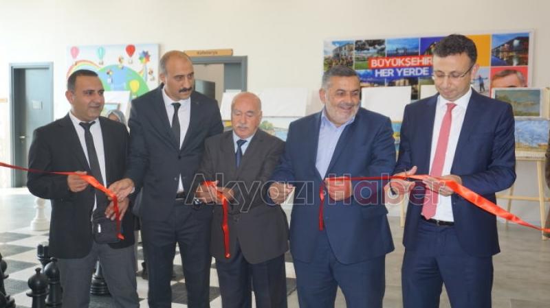 Akyazılı ressamın sergisi açıldı