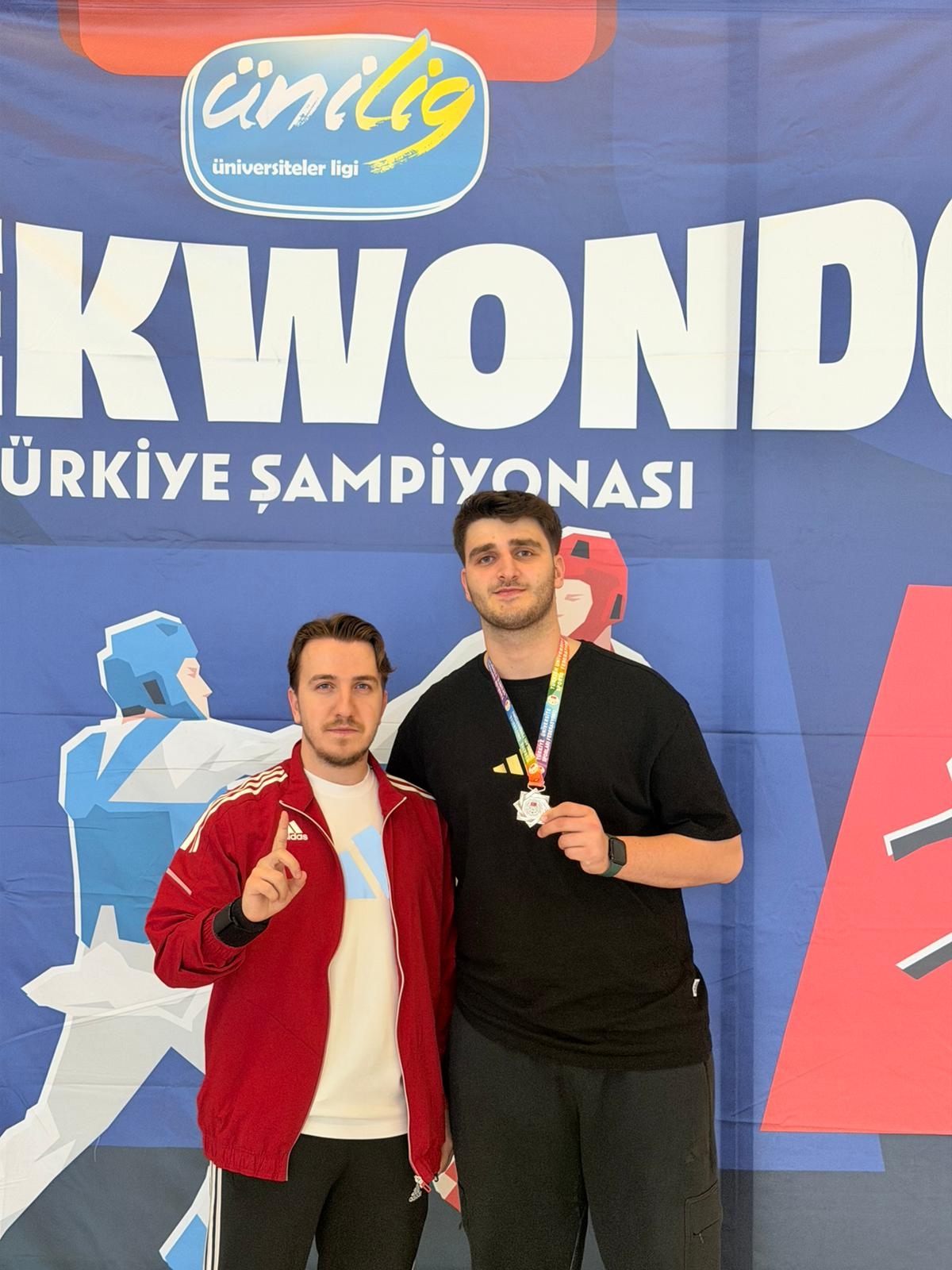 Akyazılı sporcu gururlandırdı