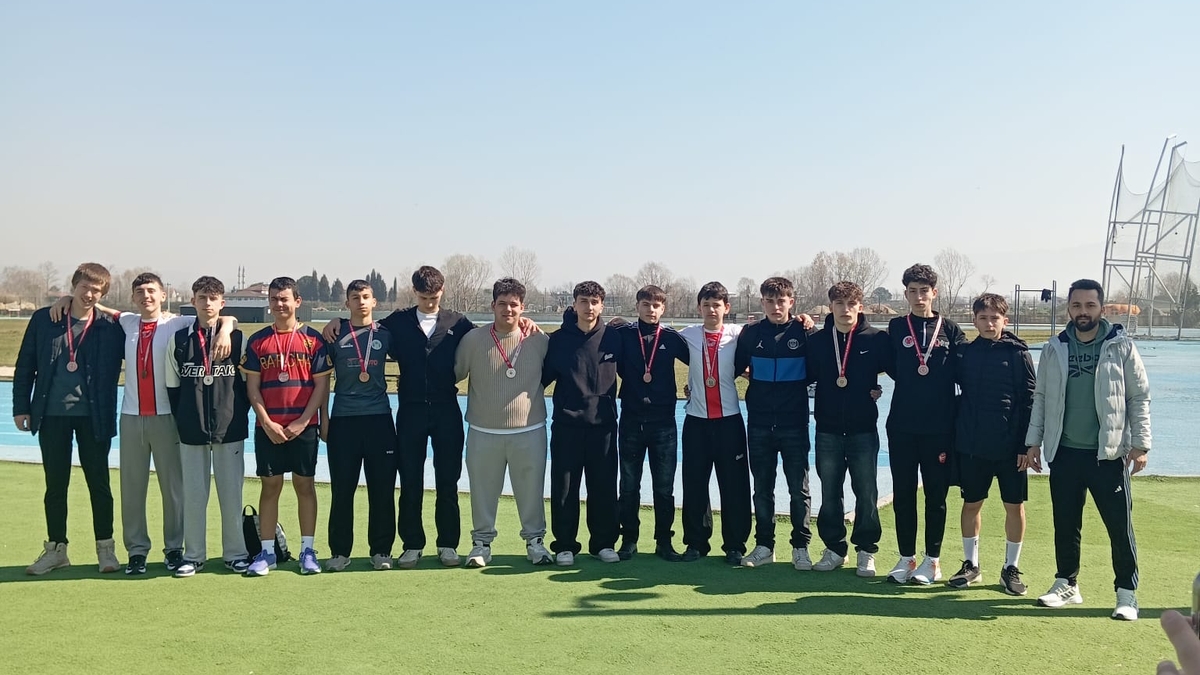 Akyazılı sporculardan atletizmde büyük başarı