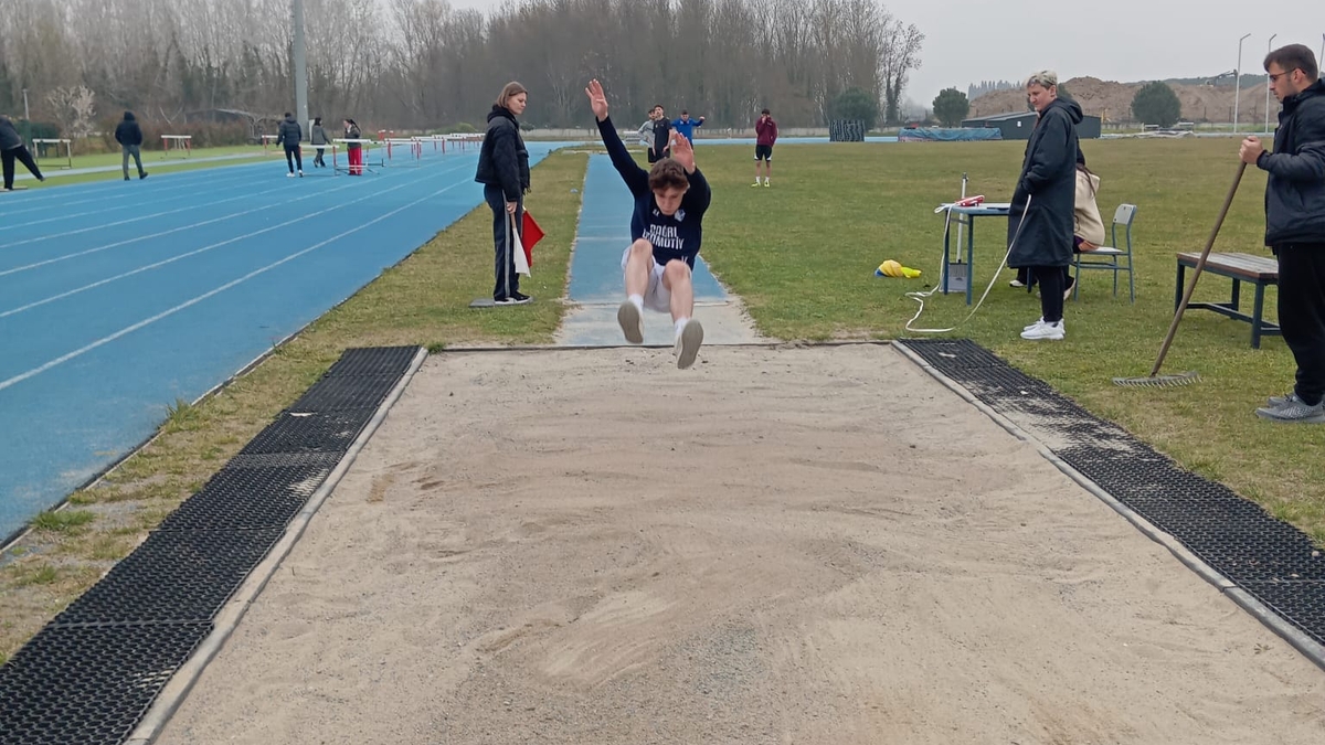 Akyazılı sporculardan atletizmde büyük başarı