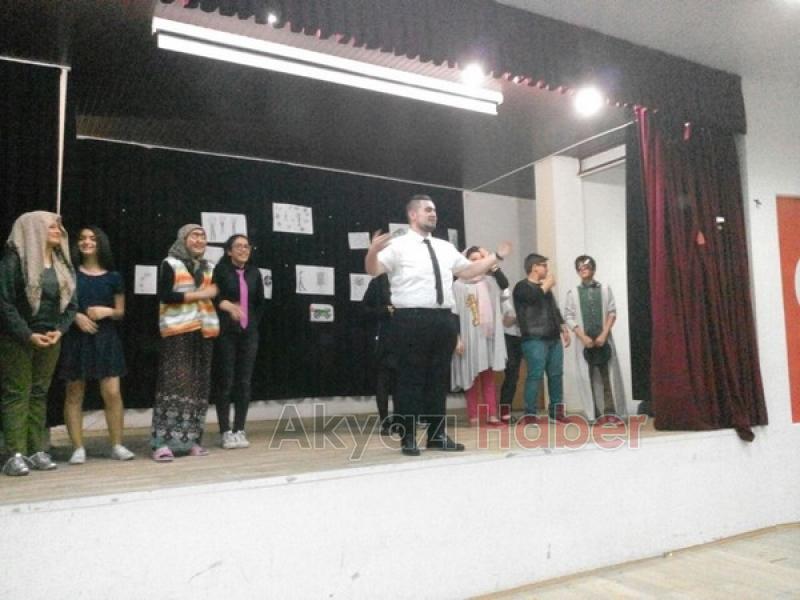 Akyazılı Tiyatroculardan 19 Mayıs Tiyatro Gösterimi