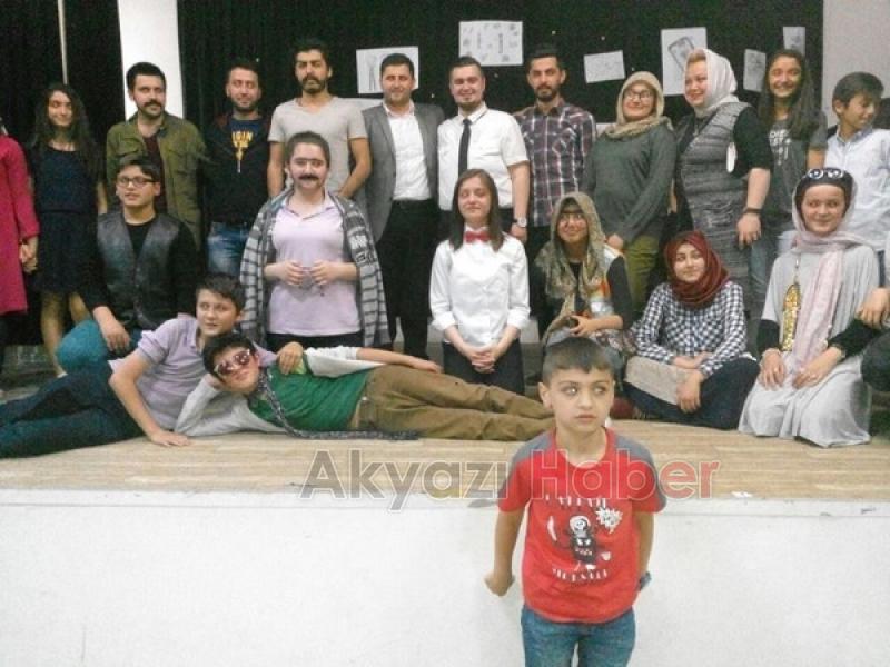Akyazılı Tiyatroculardan 19 Mayıs Tiyatro Gösterimi