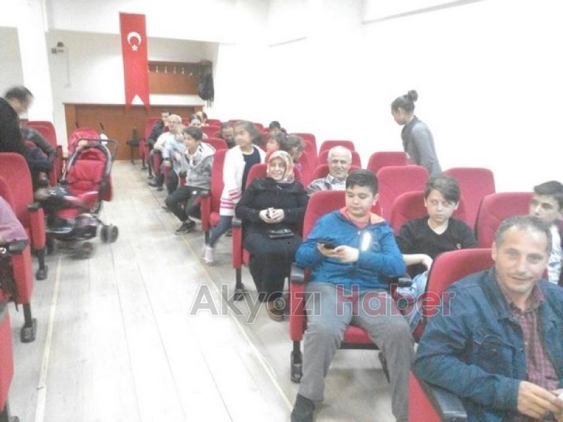 Akyazılı Tiyatroculardan 19 Mayıs Tiyatro Gösterimi