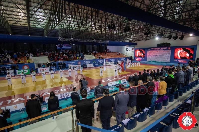 Akyazılı Zeynep ten Milli gurur