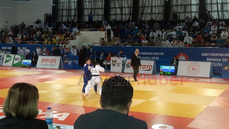 Akyazılı Zeynep ten Milli gurur