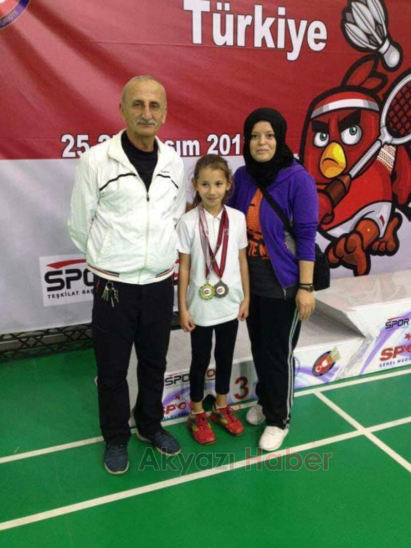 Akyazılı Zülal Pekez Badmintonda Türkiye 3. Oldu