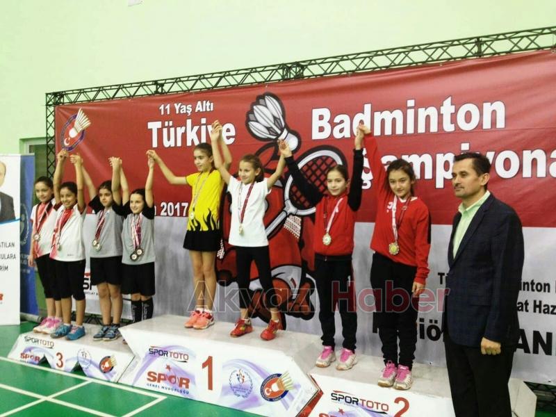 Akyazılı Zülal Pekez Badmintonda Türkiye 3. Oldu