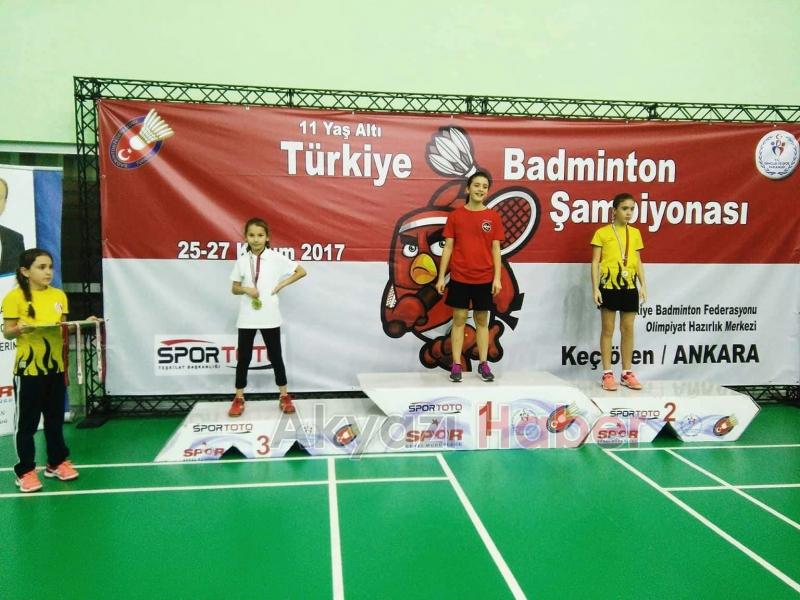 Akyazılı Zülal Pekez Badmintonda Türkiye 3. Oldu