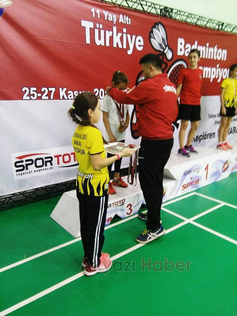 Akyazılı Zülal Pekez Badmintonda Türkiye 3. Oldu