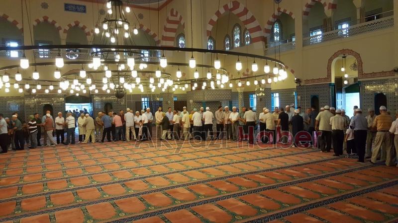 Akyazılılar Bayram Namazı İçin Camilere Akın Etti
