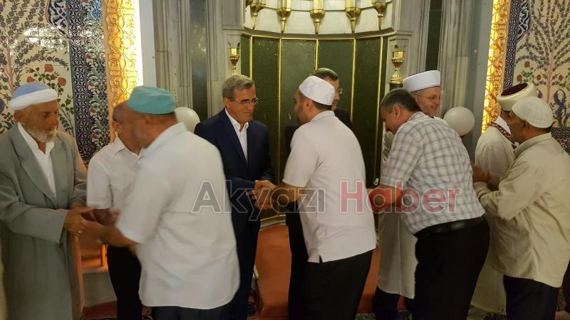Akyazılılar Bayram Namazı İçin Camilere Akın Etti