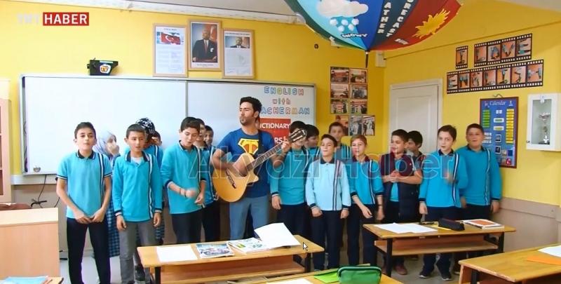 Akyazının eğlenceli İngilizce öğretmeni Teacherman