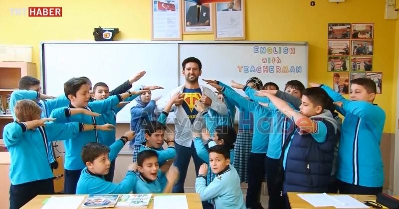 Akyazının eğlenceli İngilizce öğretmeni Teacherman