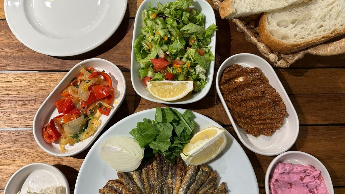 Akyazı’nın En Taze Balıkları Balıkçı Osman’da! Günlük Uygun Fiyatlar Kaçmaz