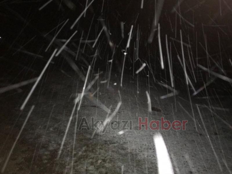 Akyazı’nın Yüksek Kesimlerine Kar Yağdı