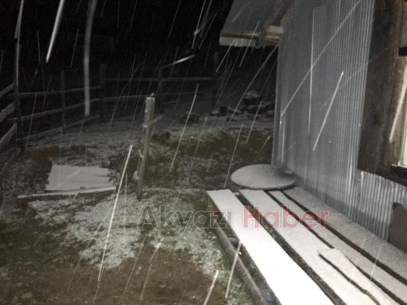 Akyazı’nın Yüksek Kesimlerine Kar Yağdı