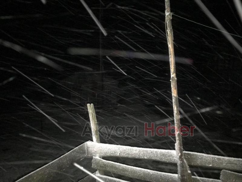 Akyazı’nın Yüksek Kesimlerine Kar Yağdı