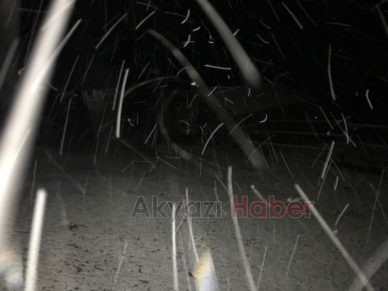 Akyazı’nın Yüksek Kesimlerine Kar Yağdı