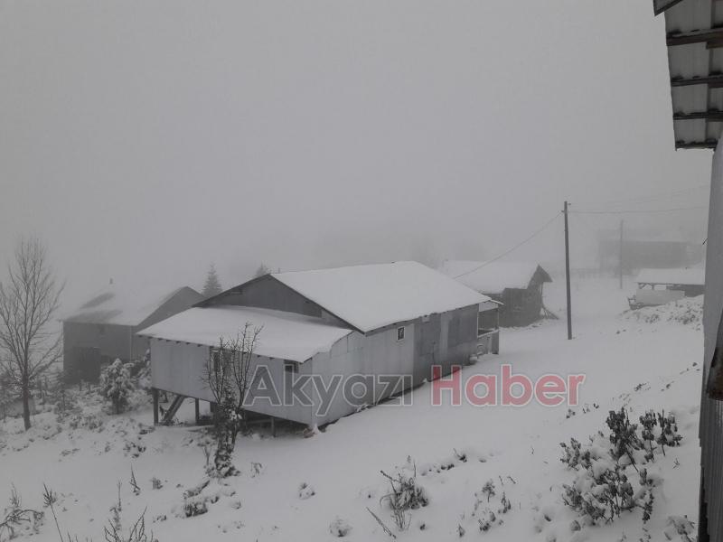 Akyazı’nın Yüksek Kesimlerine Kar Yağdı