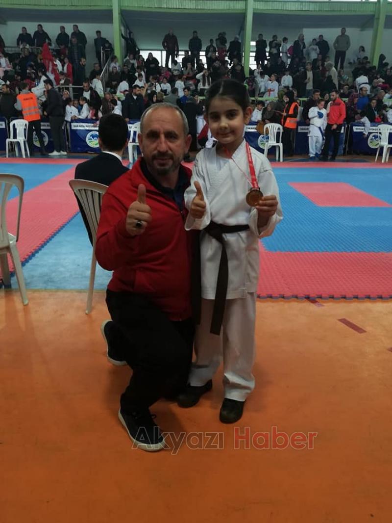 AKYAZIYA 12 ALTIN 1 GÜMÜŞ ve 10 BRONZ MADALYA