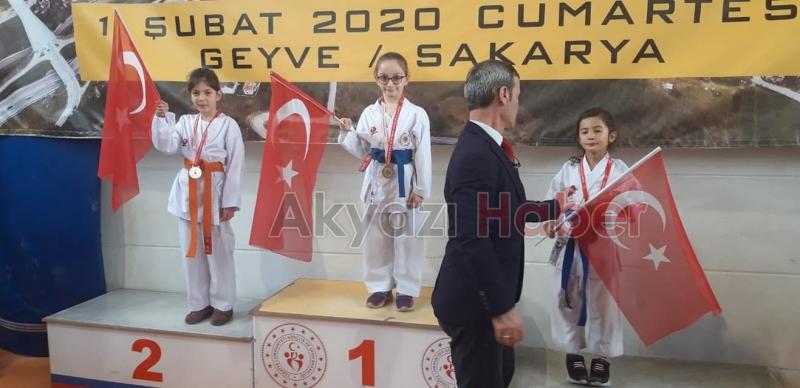 AKYAZIYA 12 ALTIN 1 GÜMÜŞ ve 10 BRONZ MADALYA