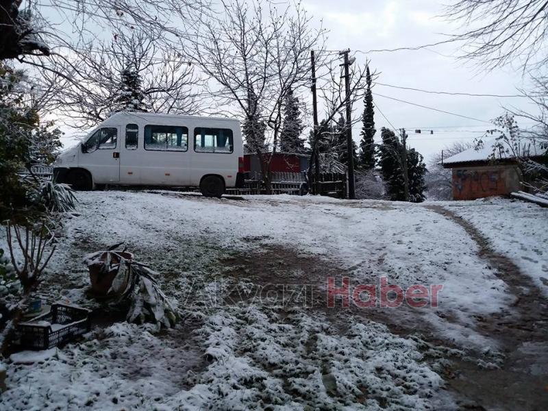 Akyazı’ya Yılın İlk Karı Yağdı