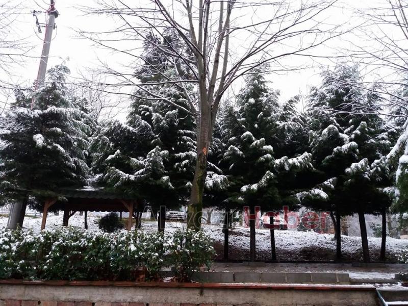 Akyazı’ya Yılın İlk Karı Yağdı