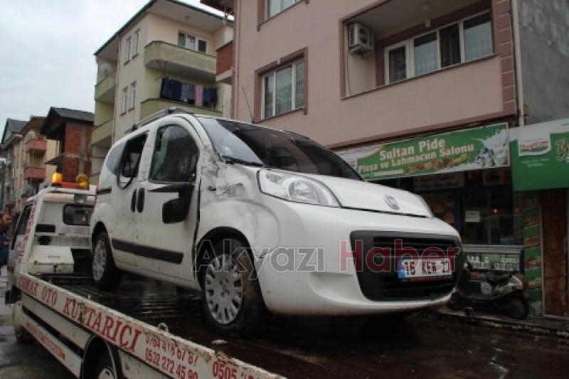 Akyazı Yenicami Mevkiinde Trafik kazası